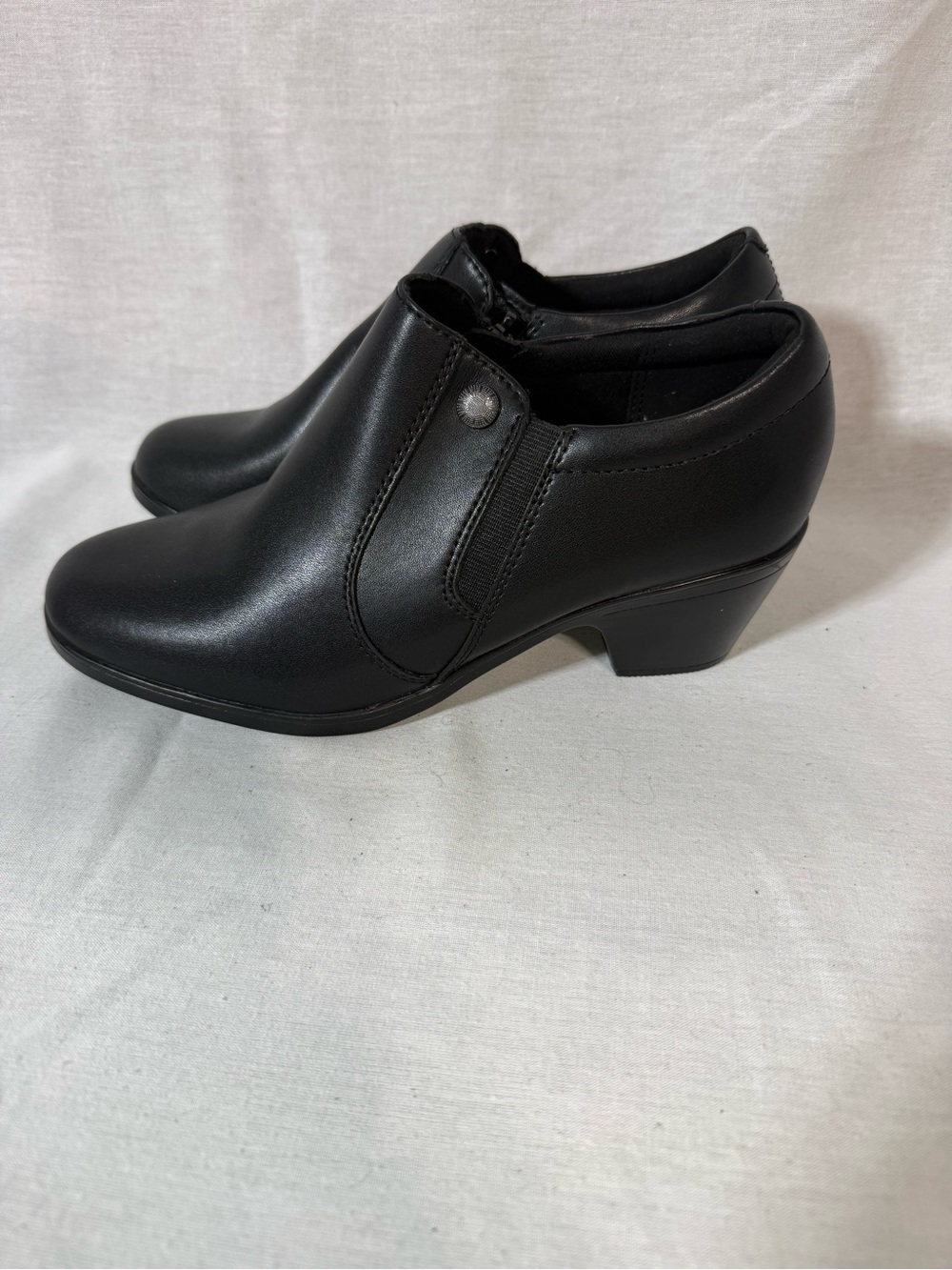 Clarks Black Low Heel Slip-On Dress Shoes for Women Size 8